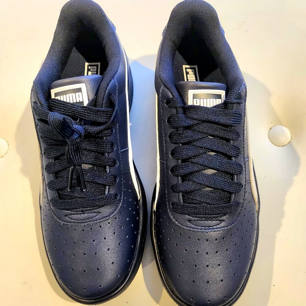 NWT Youth 5.5 Womens Size Equivalent 7-7.5 Shoes Puma Athletic Tennis, Blue